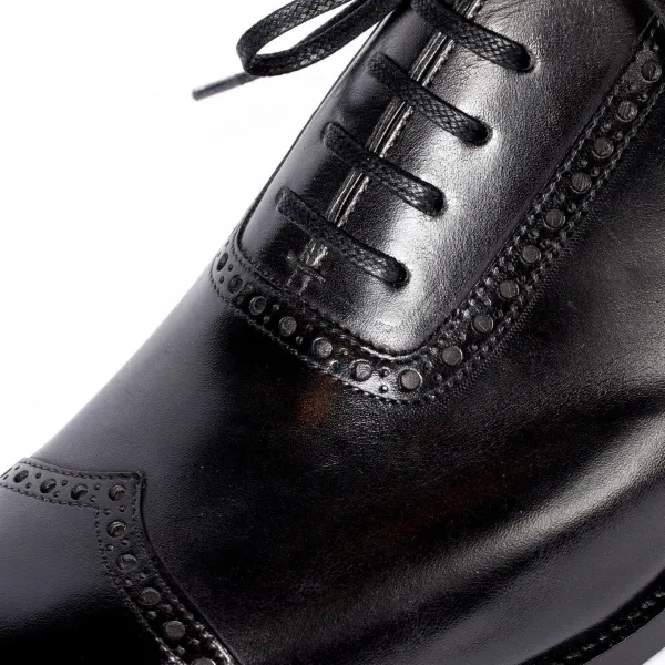 Saint Crispin's Black "V-Cap" Oxfors Made Of Hand-Colored Calfskin