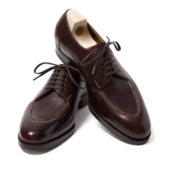 Saint Crispin's Derby "Split Toe Apron" Made Of Dark Brown Grained Calfskin - Pure Han